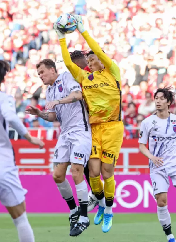 キャッチするＧＫ金承奎　Ｊリーグ