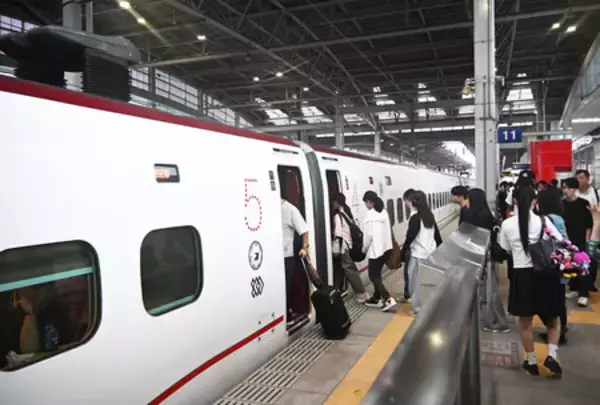 九州新幹線、全線で運行再開＝熊本―新水俣間が復旧、５２日ぶり