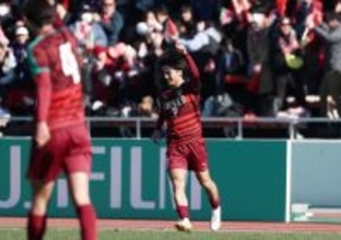 喜ぶ尚志の臼井　高校サッカー