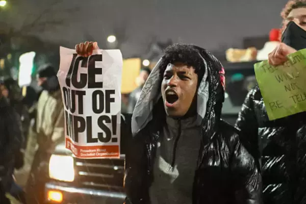 移民当局の女性射殺、抗議拡大