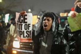 移民当局の女性射殺、抗議拡大