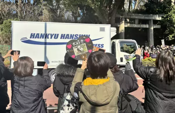 パンダ「中国でも幸せに」＝寒空の中、見送りファン続々―上野動物園