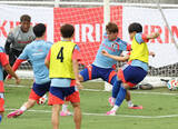 「練習する佐野　サッカー」の画像1