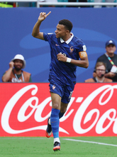 喜ぶエムバペ　Ｗ杯サッカー