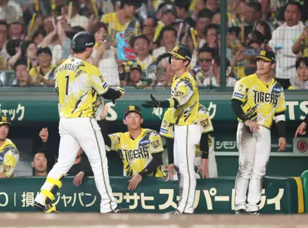 迎えられる森下　プロ野球