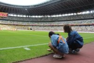 犯罪被害者遺族らをサッカー観戦に招待