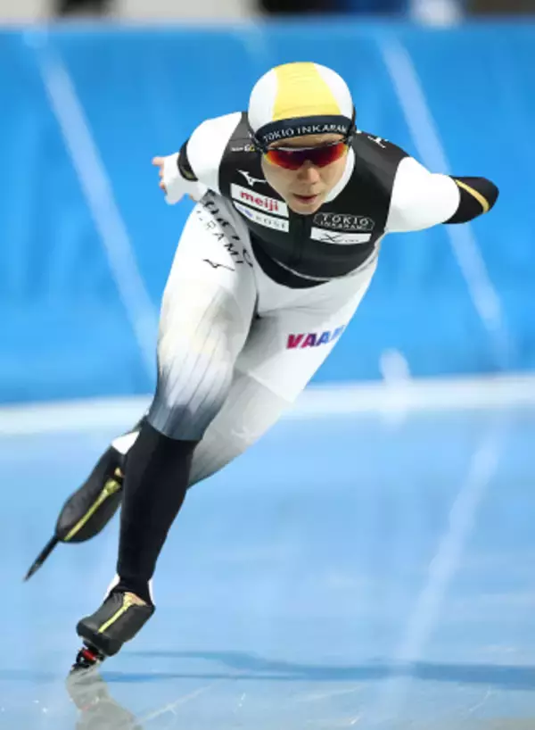 滑走する高木　全日本スピードスケート