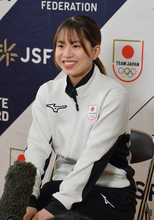 取材に応じる長森