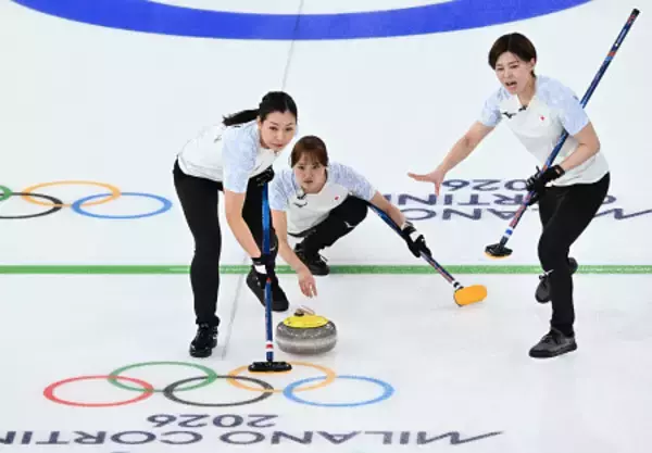 ストーンを投じる小林　五輪