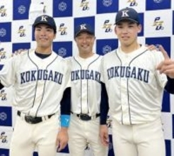 国学院大の佐藤大、貴重な一発＝東都大学野球