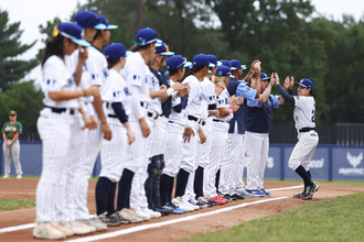 米国で女子プロ野球開幕