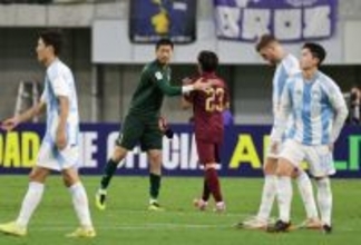 喜ぶＧＫ前川ら　ＡＣＬＥサッカー