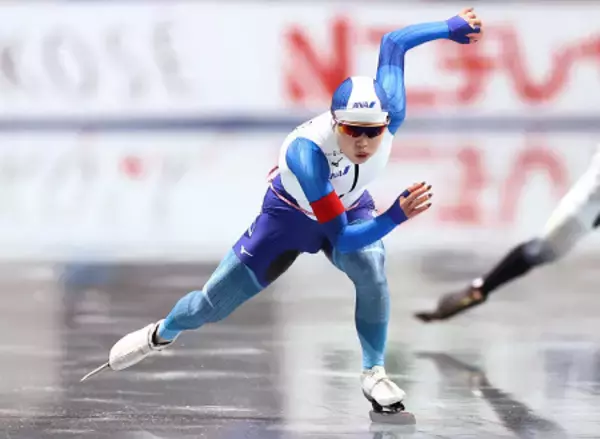 滑走する佐藤　全日本スピードスケート