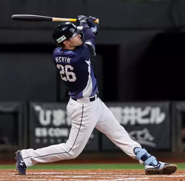 ネビンの２ラン　プロ野球