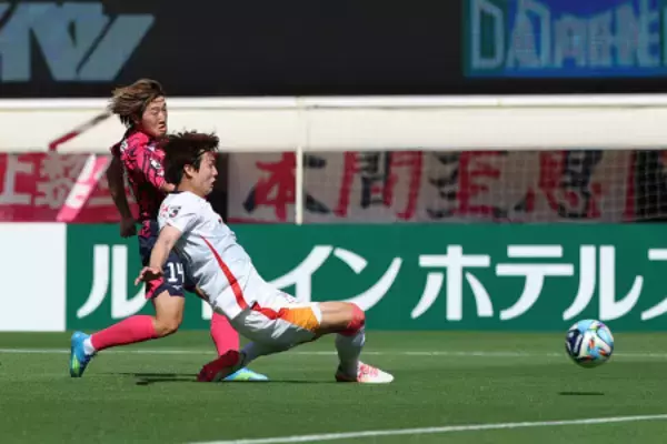 ゴールを決める横山　Ｊリーグ
