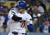 「死球を受ける大谷　大リーグ」の画像1