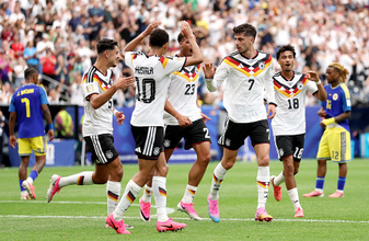 祝福されるハーバーツ　Ｗ杯サッカー