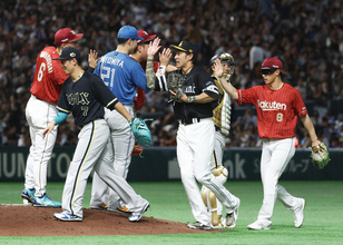 全パが競り勝つ＝ＭＶＰは４安打の万波―プロ野球球宴