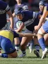 突進する堂薗　高校ラグビー