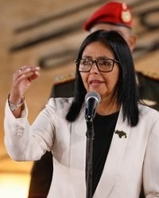 「米に従属せず」