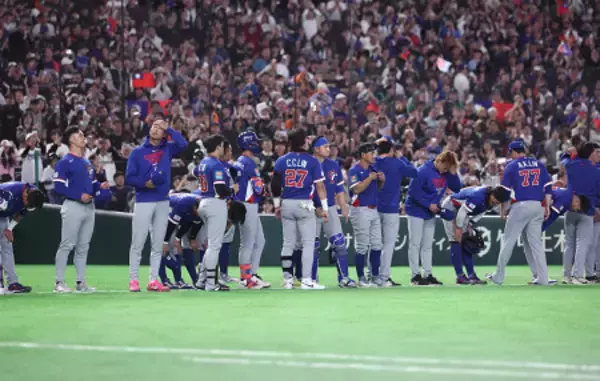 肩を落とす台湾ナイン　野球