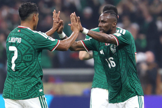 喜ぶキニョーネス　Ｗ杯サッカー