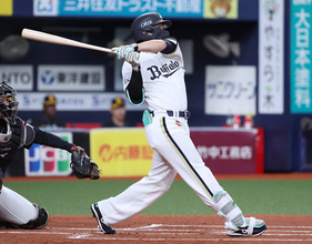 西川の先制適時二塁打　プロ野球