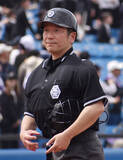 「ヘルメットを着用した溝内審判員　野球」の画像1