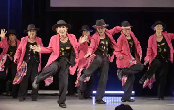 高齢者によるダンス大会