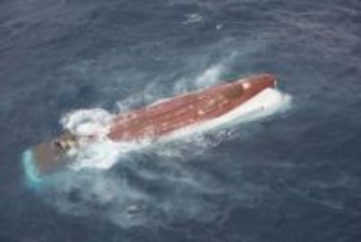 イカ漁船転覆、乗組員２人不明＝沖縄・宮古島沖合で