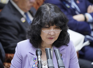 片山財務相、投機的動きには「断固とした措置」＝円安進行で