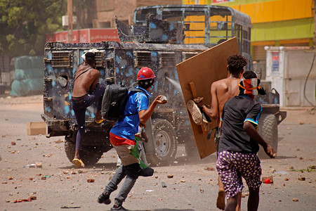 スーダン各地でデモ
