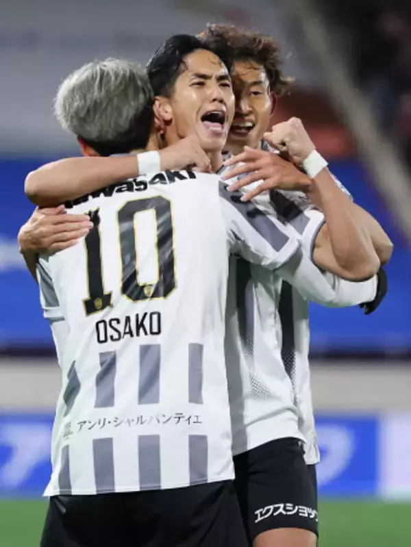 喜ぶ武藤　Ｊリーグ