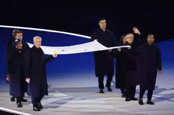 秋葉前広島市長らが五輪旗運ぶ〔ミラノ・コルティナ五輪〕