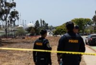 モスクで銃撃、３人死亡
