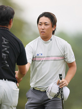 ホールアウトした前田　男子ゴルフ