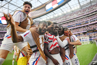 祝福されるバログン　Ｗ杯サッカー