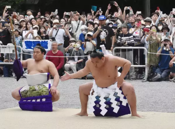 奉納土俵入りを行う横綱豊昇龍