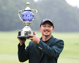 岩崎亜久竜が逆転Ｖ＝ジャパンプレーヤーズ男子ゴルフ