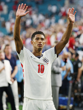 声援に応えるベリンガム　Ｗ杯サッカー