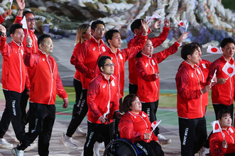 日本選手、笑顔で登場＝中川旗手「気が引き締まった」―アジアパラ大会