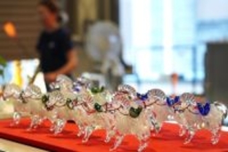 空き瓶からできた「午」