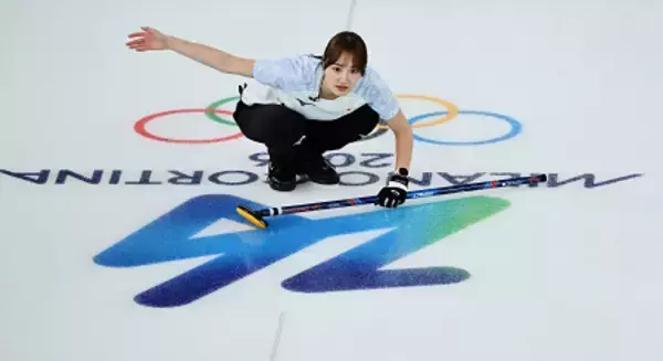 ストーンを投じた小林　五輪