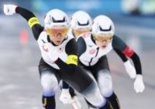 滑走する高木ら　五輪