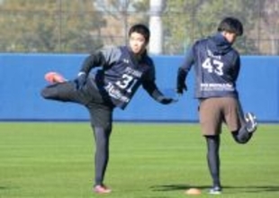 体を動かす藤川　プロ野球