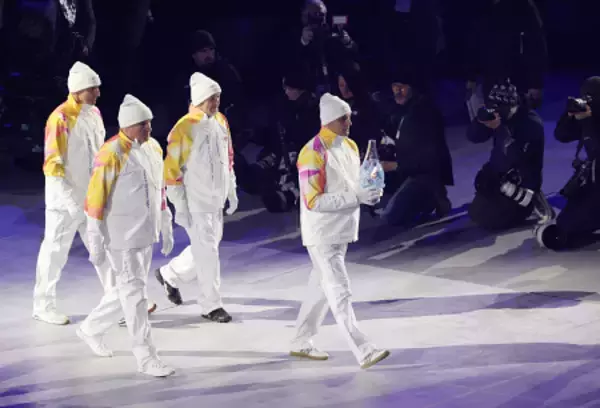 会場に運ばれる聖火　五輪