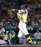 「佐藤の先制ソロ　プロ野球」の画像1