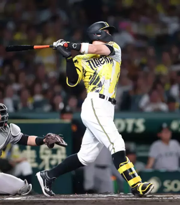 佐藤の先制ソロ　プロ野球