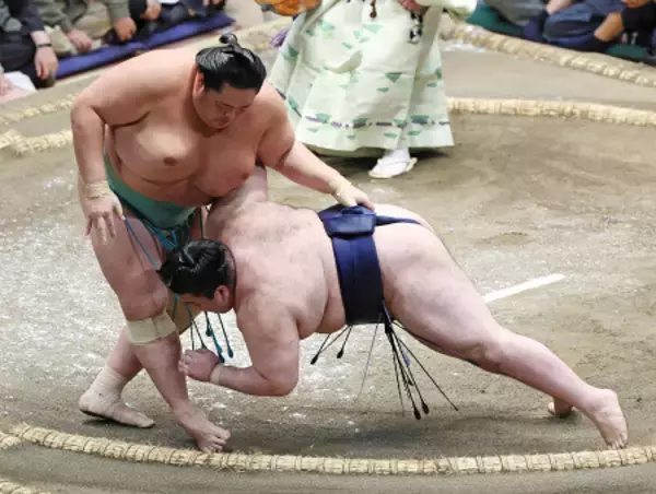 琴桜の上手投げ