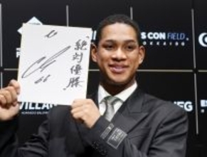 契約更改した万波　プロ野球